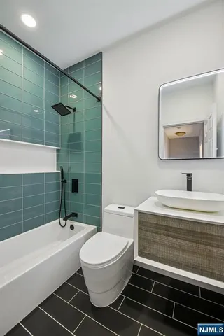 $925,000 | 80 West 18th Street, Weehawken, NJ 07086