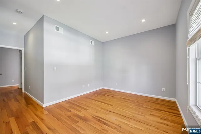 $925,000 | 80 West 18th Street, Weehawken, NJ 07086