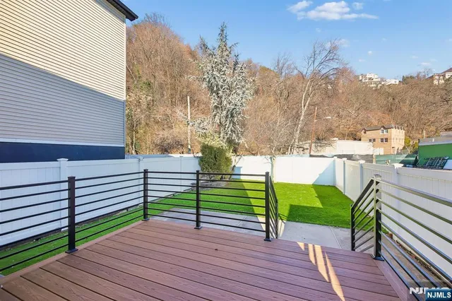 $925,000 | 80 West 18th Street, Weehawken, NJ 07086