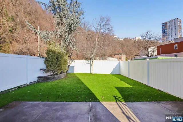 $925,000 | 80 West 18th Street, Weehawken, NJ 07086