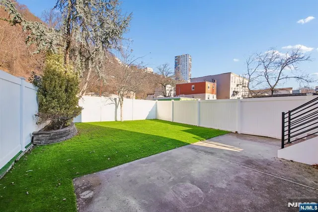 $925,000 | 80 West 18th Street, Weehawken, NJ 07086