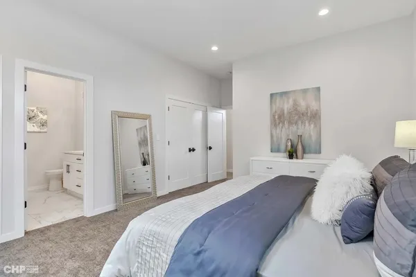 $2,700 | 5434 South Michigan Avenue, Unit 2, Chicago, IL 60615