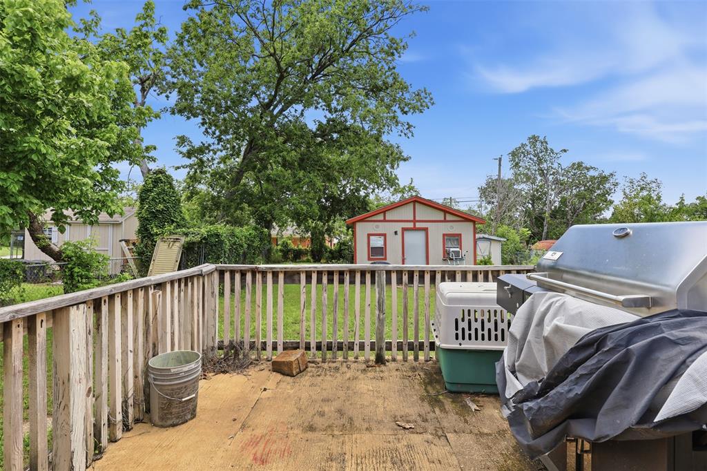 4304 Hodgkins Road Lake Worth, TX 76135 - Photo 25 of 33