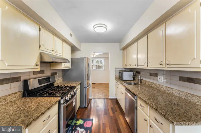 $3,200 | 5052 Cliffhaven Drive, Annandale, VA 22003