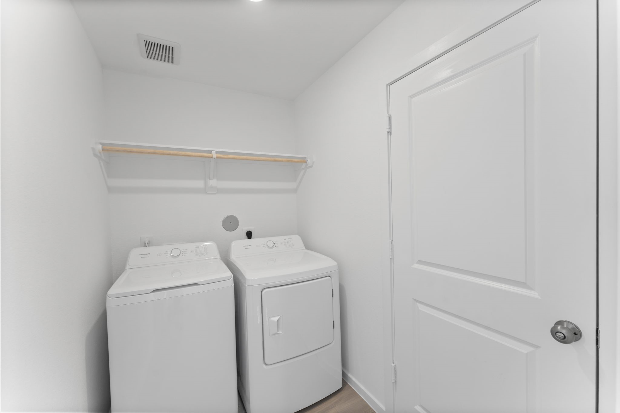 25392 Carnation Court Montgomery, TX 77316 - Photo 6 of 31 a utility room with dryer and washer