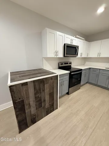 $1,400 | 5 Broadway, Unit 210, Troy, NY 12180