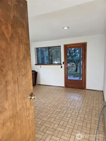 $520,000 | 31 East Village View Drive, Allyn, WA 98524