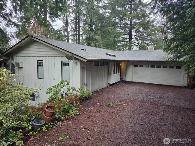 $520,000 | 31 East Village View Drive, Allyn, WA 98524