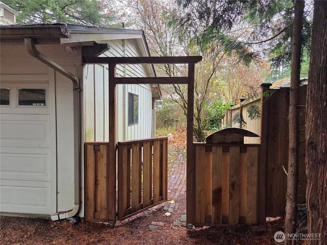 $520,000 | 31 East Village View Drive, Allyn, WA 98524