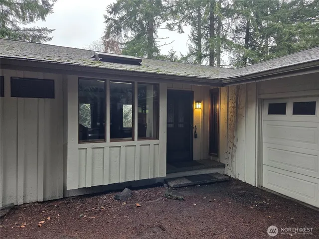 $520,000 | 31 East Village View Drive, Allyn, WA 98524