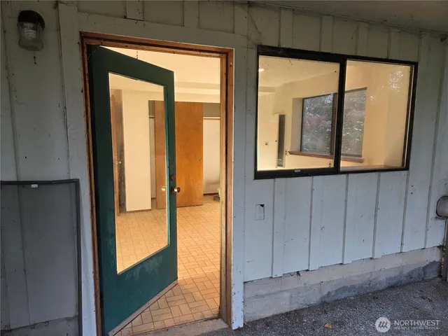 $540,000 | 31 East Village View Drive, Allyn, WA 98524