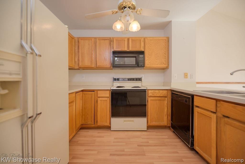 2575 South Commerce Road Wolverine Lake, MI 48390 - Photo 8 of 26