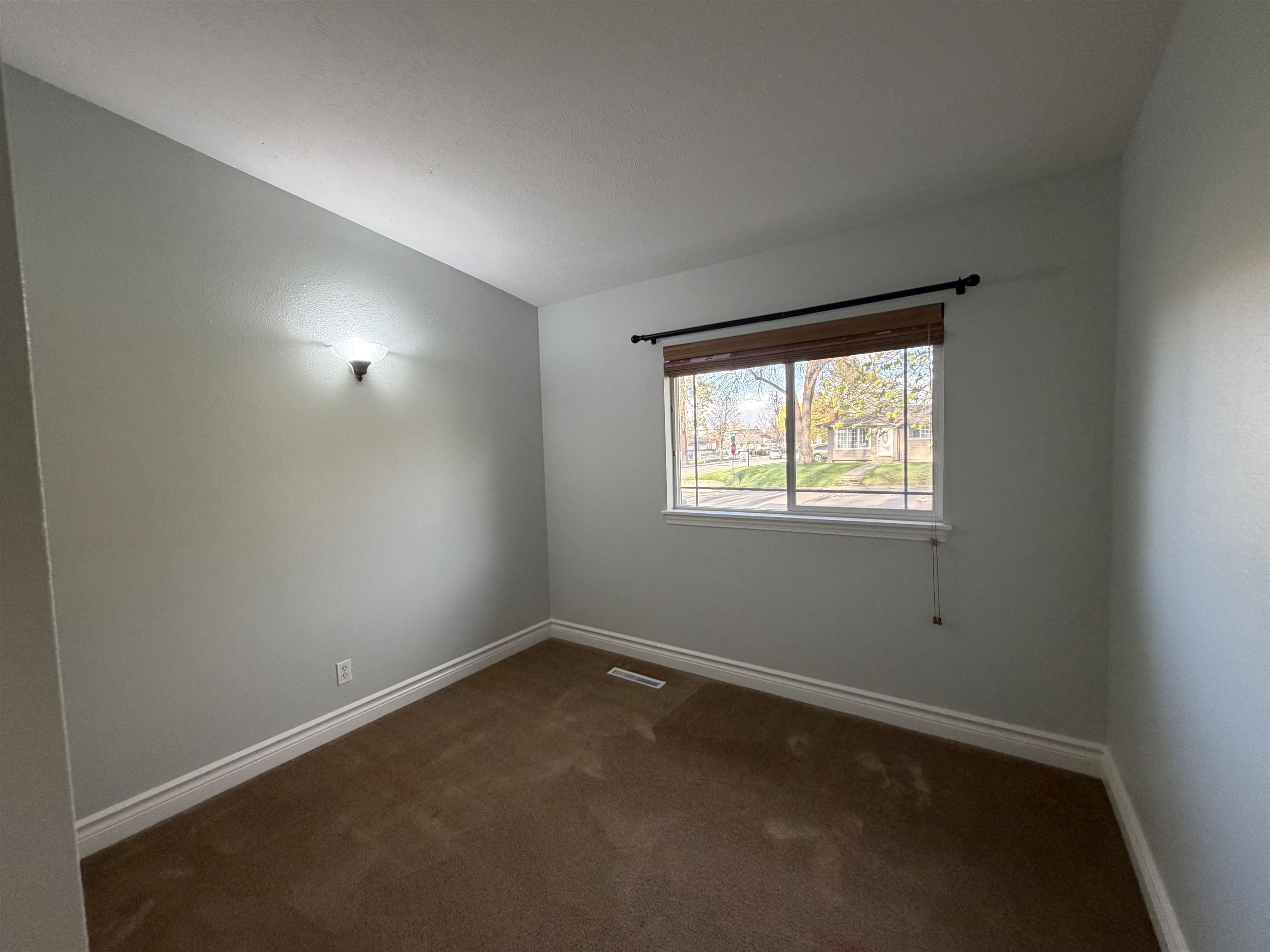 1604 South Woodlawn Road Spokane Valley, WA 99216 - Photo 13 of 32