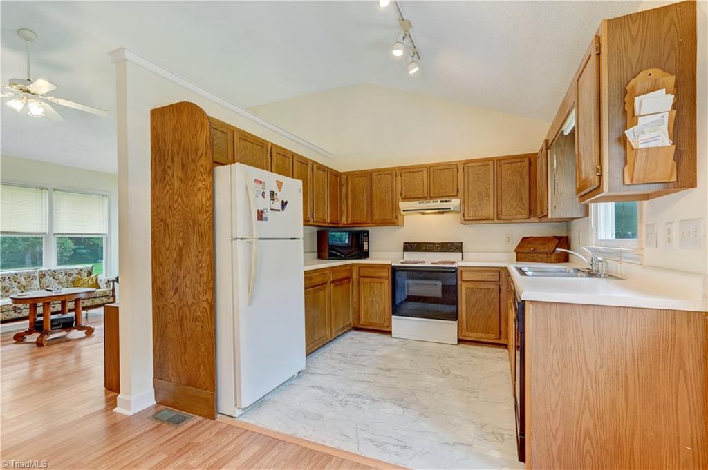 246 Periwinkle Road Eden, NC 27288 - Photo 10 of 24 Gallery Image 10