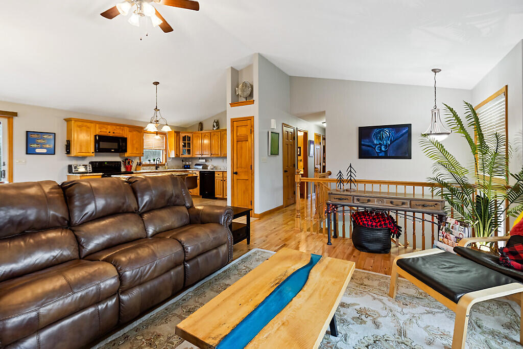 52 Alfalfa Road Sidney, ME 04330 - Photo 15 of 36 Living room