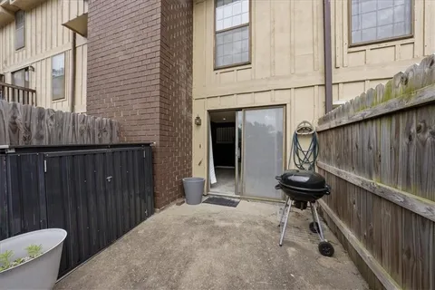 $240,000 | 10236 CedarBrooke Lane, Kansas City, MO 64131