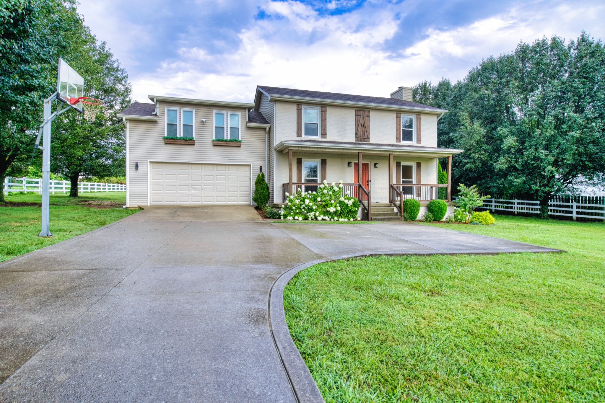 1349 Bates Road Lebanon, TN 37087 - Photo 2 of 29 a front view of a house with garden