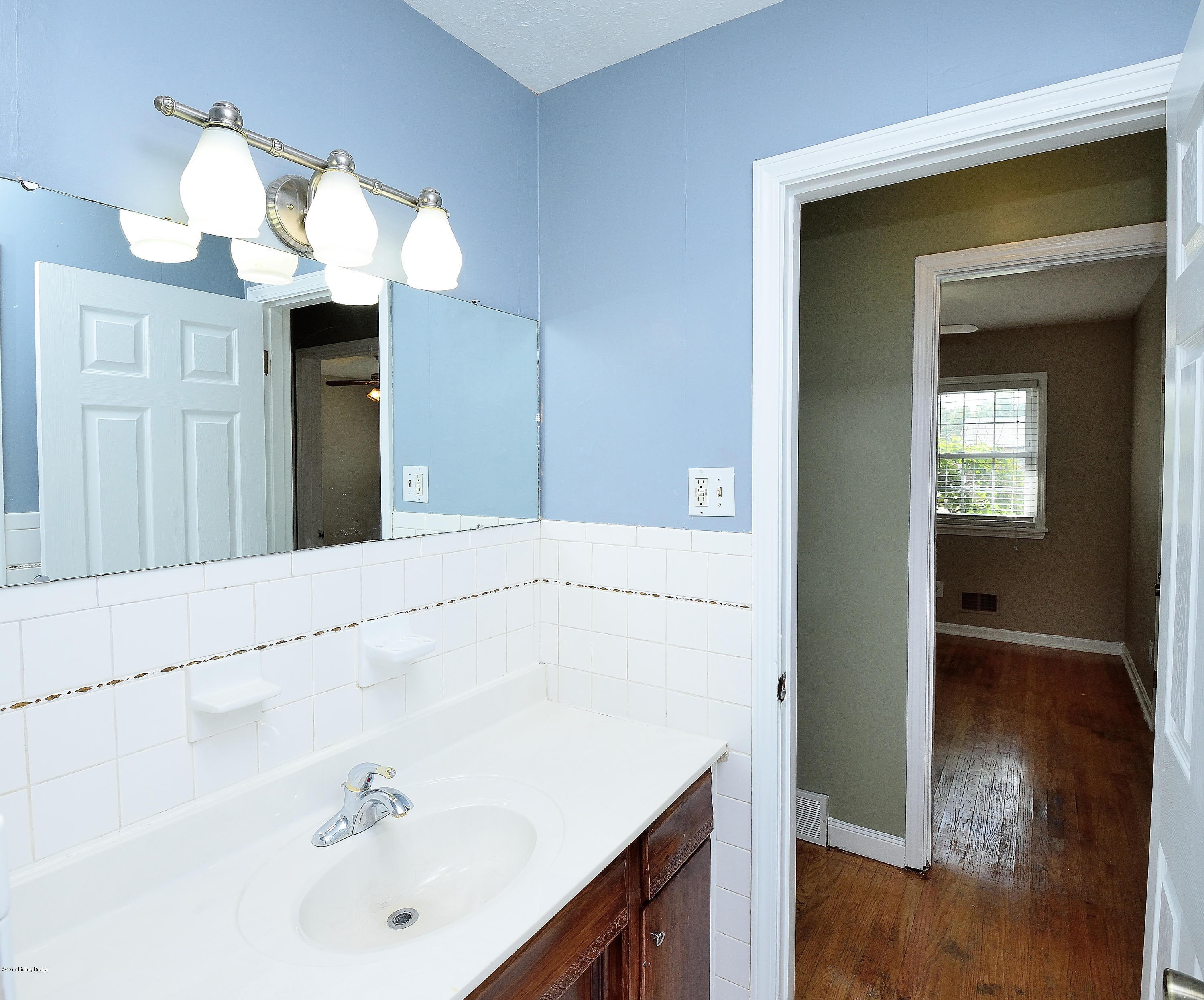723 Palatka Road Louisville, KY 40214 - Photo 13 of 30 Bath