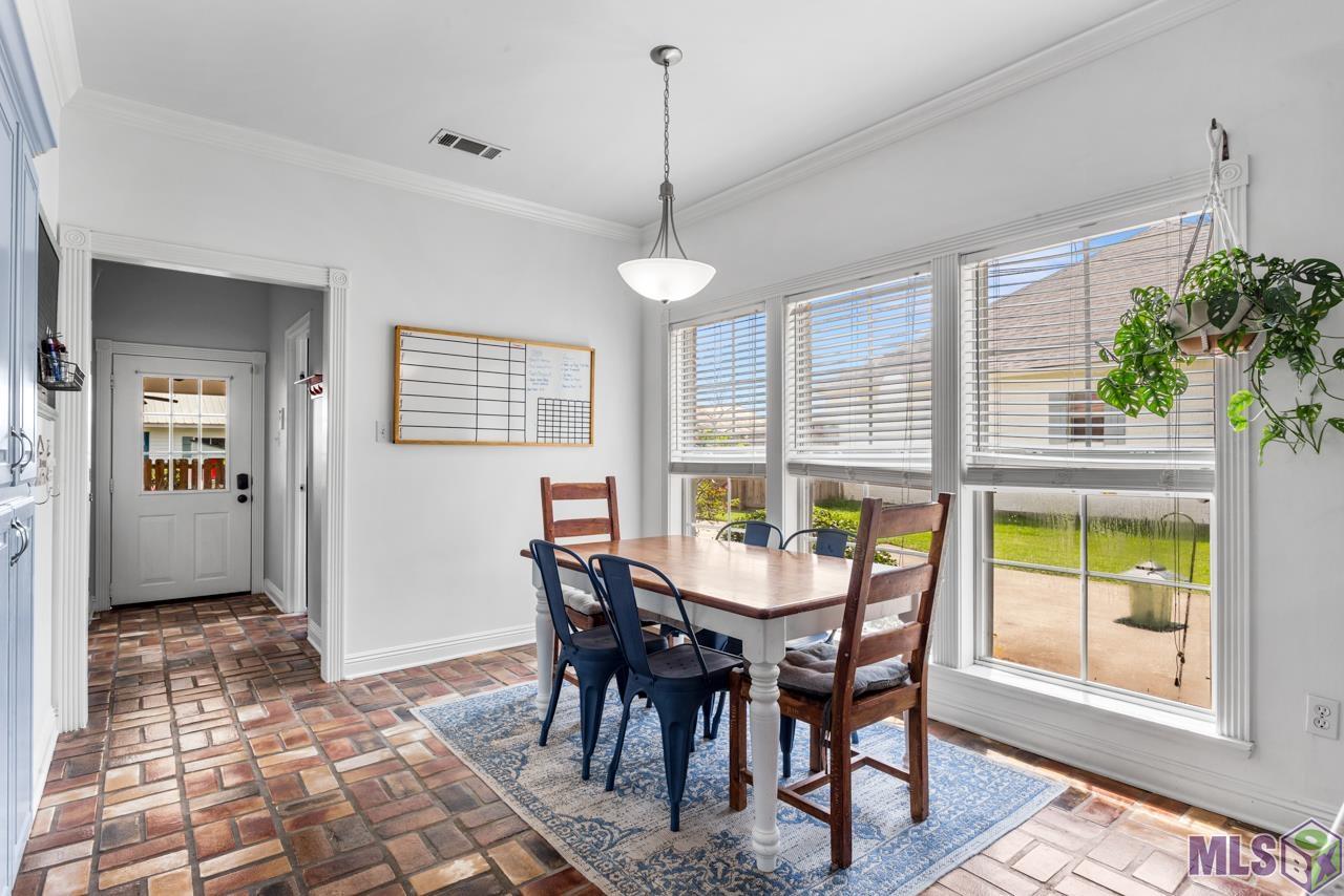 40201 Parker Road Prairieville, LA 70769 - Photo 12 of 25 Breakfast / Informal Dining Area