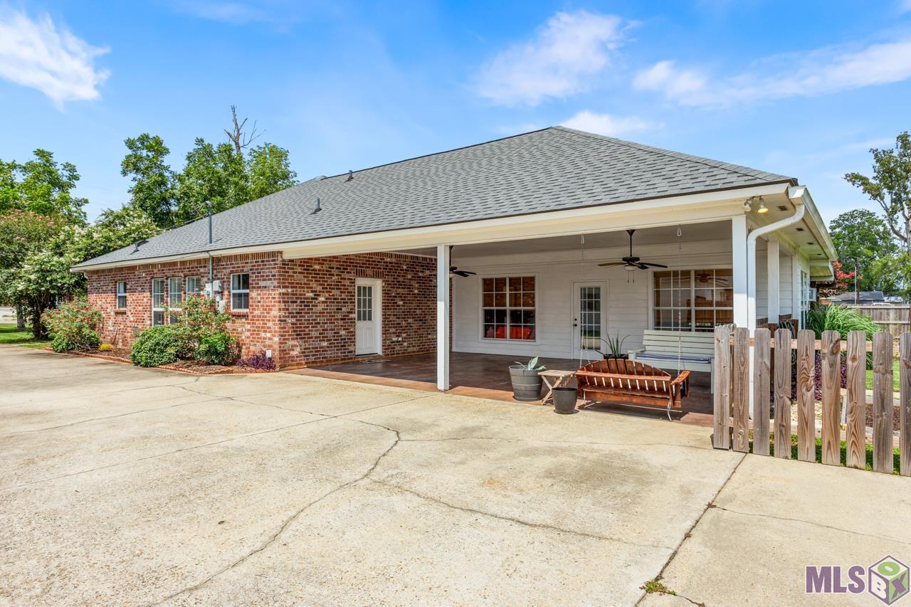 40201 Parker Road Prairieville, LA 70769 - Photo 3 of 25 Plenty of Parking!