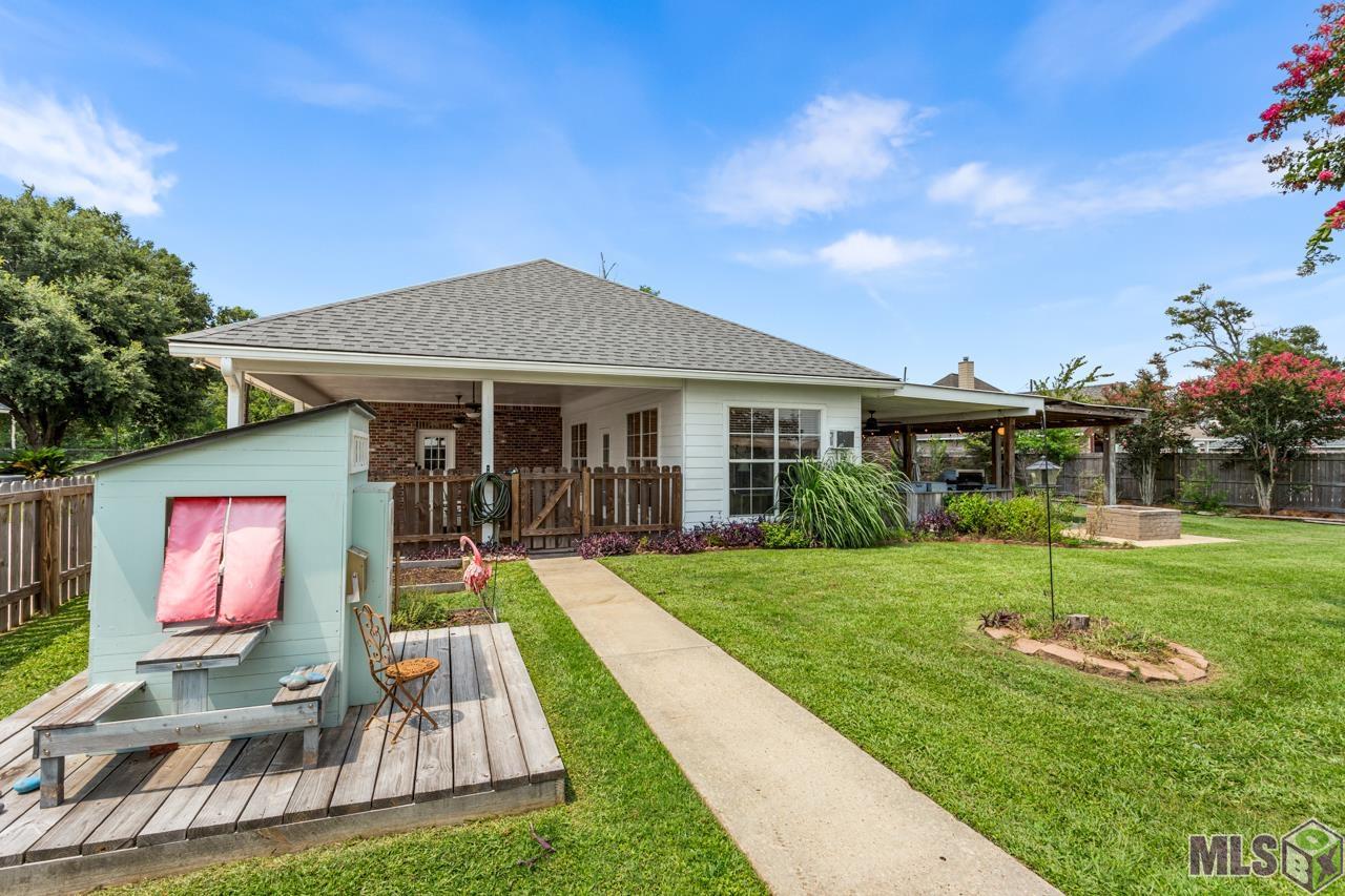 40201 Parker Road Prairieville, LA 70769 - Photo 6 of 25 Great Back Yard!