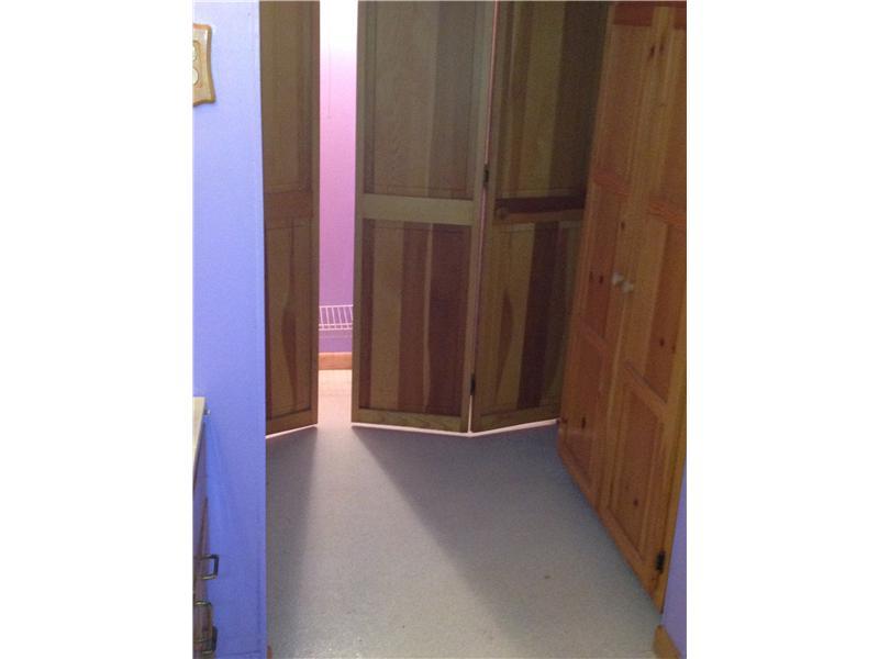 805 Baileys Run Road Tarentum, PA 15084 - Photo 7 of 9 Full Bath. Ample storage / closet space in this full bath!