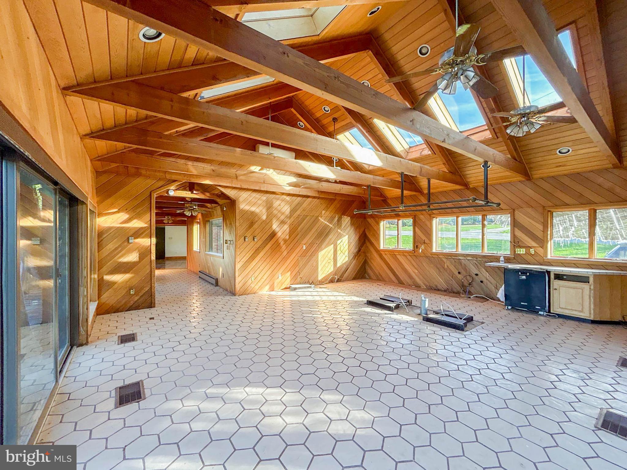 108 Economy Grade Road Coraopolis, PA 15108 - Photo 11 of 52 Gallery Image 11