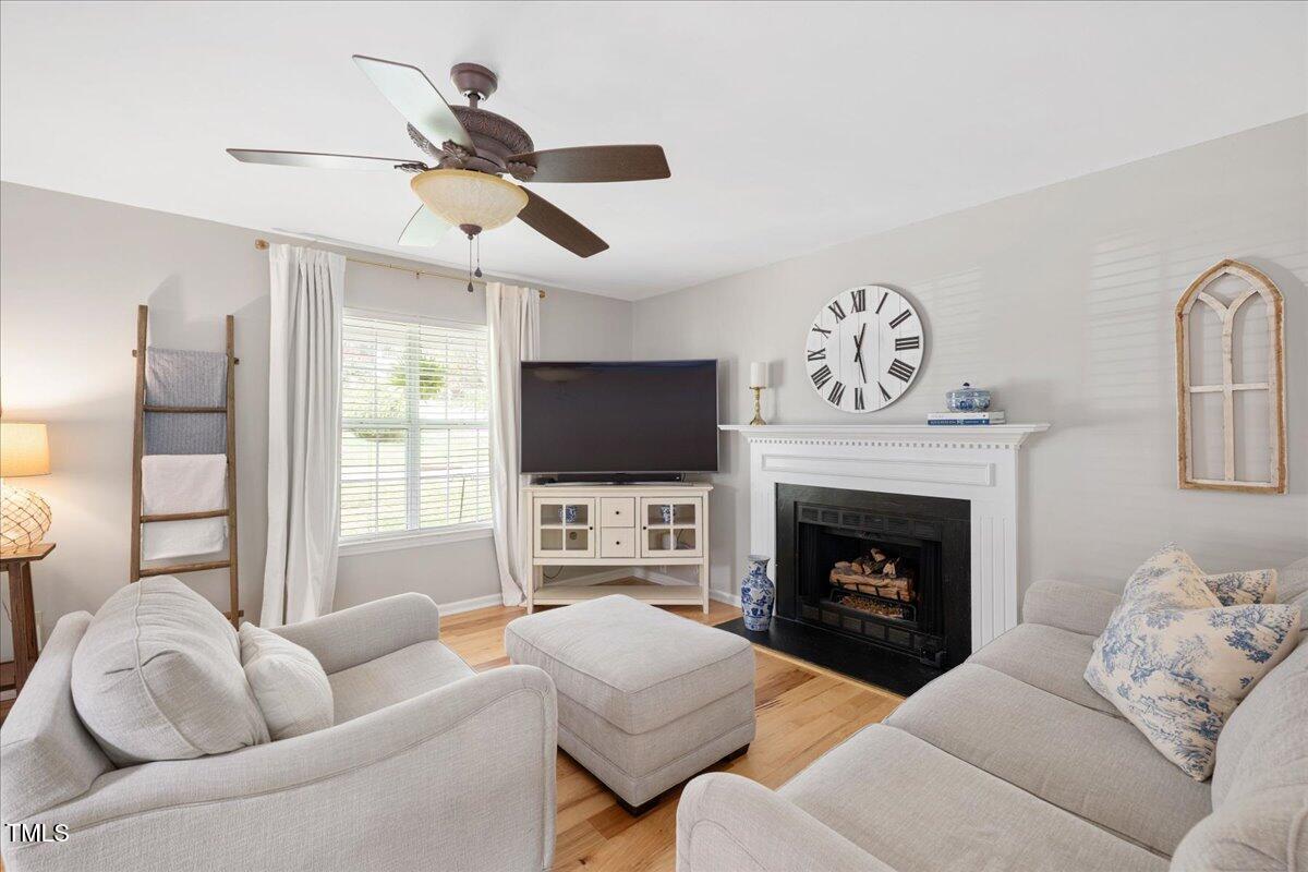 4520 Timberhurst Drive Raleigh, NC 27612 - Photo 9 of 28 09-19