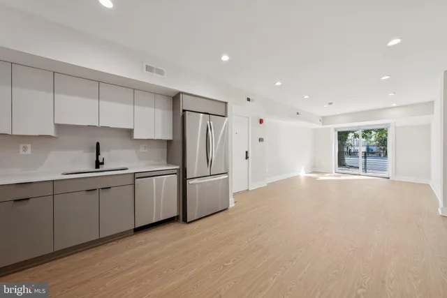 $4,200 | 2134 Wisconsin Avenue Northwest, Unit 3, Washington, DC 20007