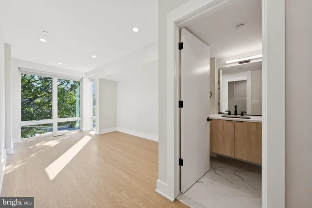 $4,200 | 2134 Wisconsin Avenue Northwest, Unit 3, Washington, DC 20007