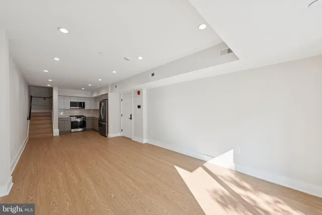 $4,200 | 2134 Wisconsin Avenue Northwest, Unit 3, Washington, DC 20007