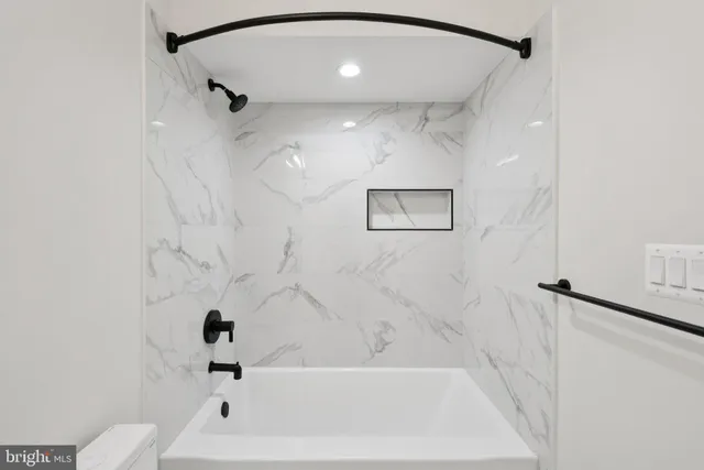 $4,200 | 2134 Wisconsin Avenue Northwest, Unit 3, Washington, DC 20007