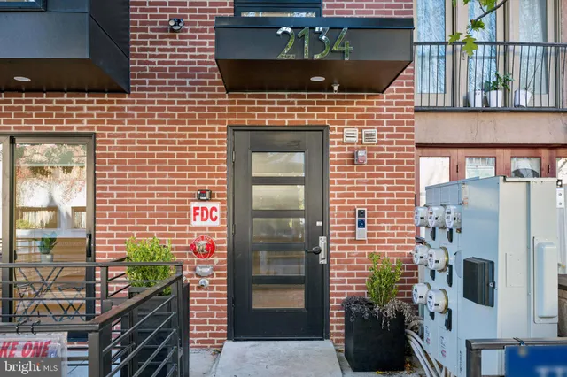 $4,200 | 2134 Wisconsin Avenue Northwest, Unit 3, Washington, DC 20007