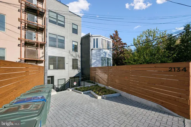 $4,200 | 2134 Wisconsin Avenue Northwest, Unit 3, Washington, DC 20007