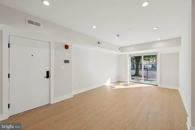 $4,200 | 2134 Wisconsin Avenue Northwest, Unit 3, Washington, DC 20007