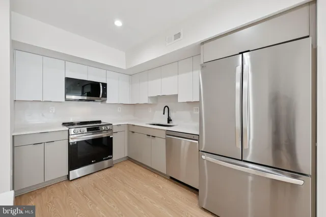 $4,200 | 2134 Wisconsin Avenue Northwest, Unit 3, Washington, DC 20007