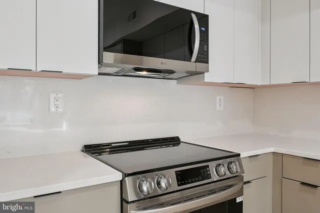 $4,200 | 2134 Wisconsin Avenue Northwest, Unit 3, Washington, DC 20007