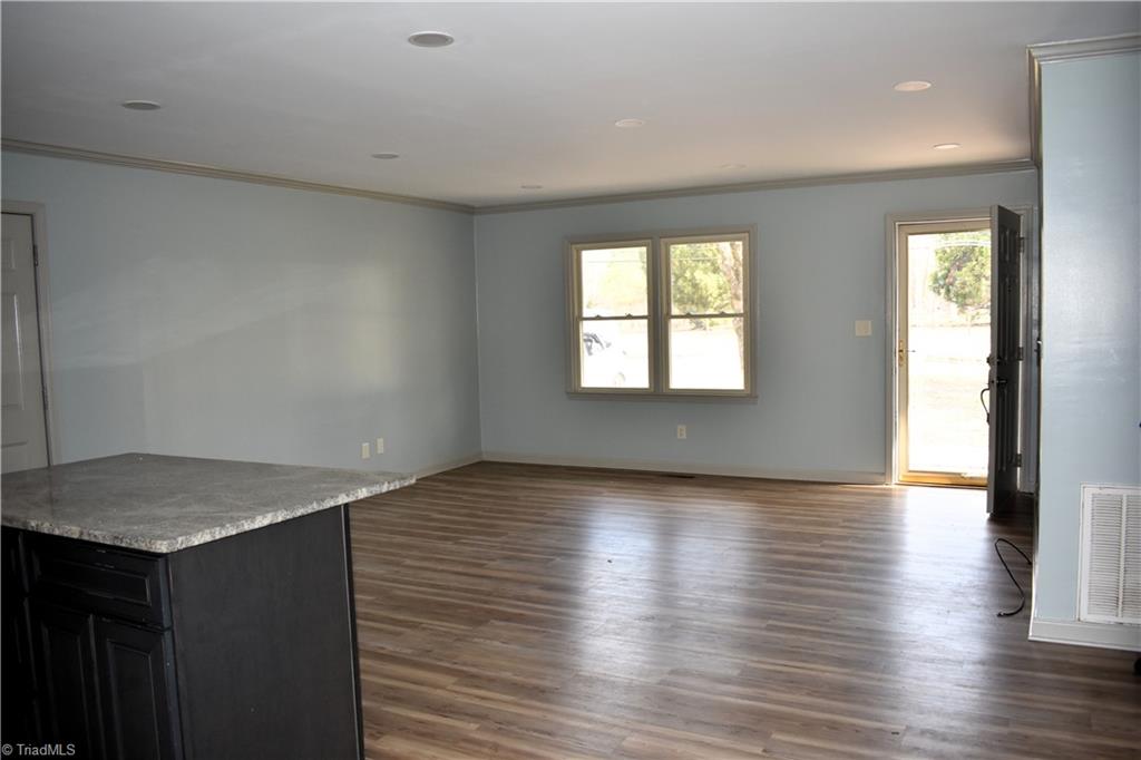 5285 East Holly Grove Road Thomasville, NC 27360 - Photo 19 of 33 Living Room