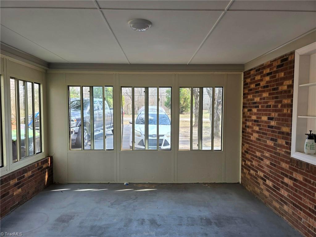 5285 East Holly Grove Road Thomasville, NC 27360 - Photo 29 of 33 Sunroom
