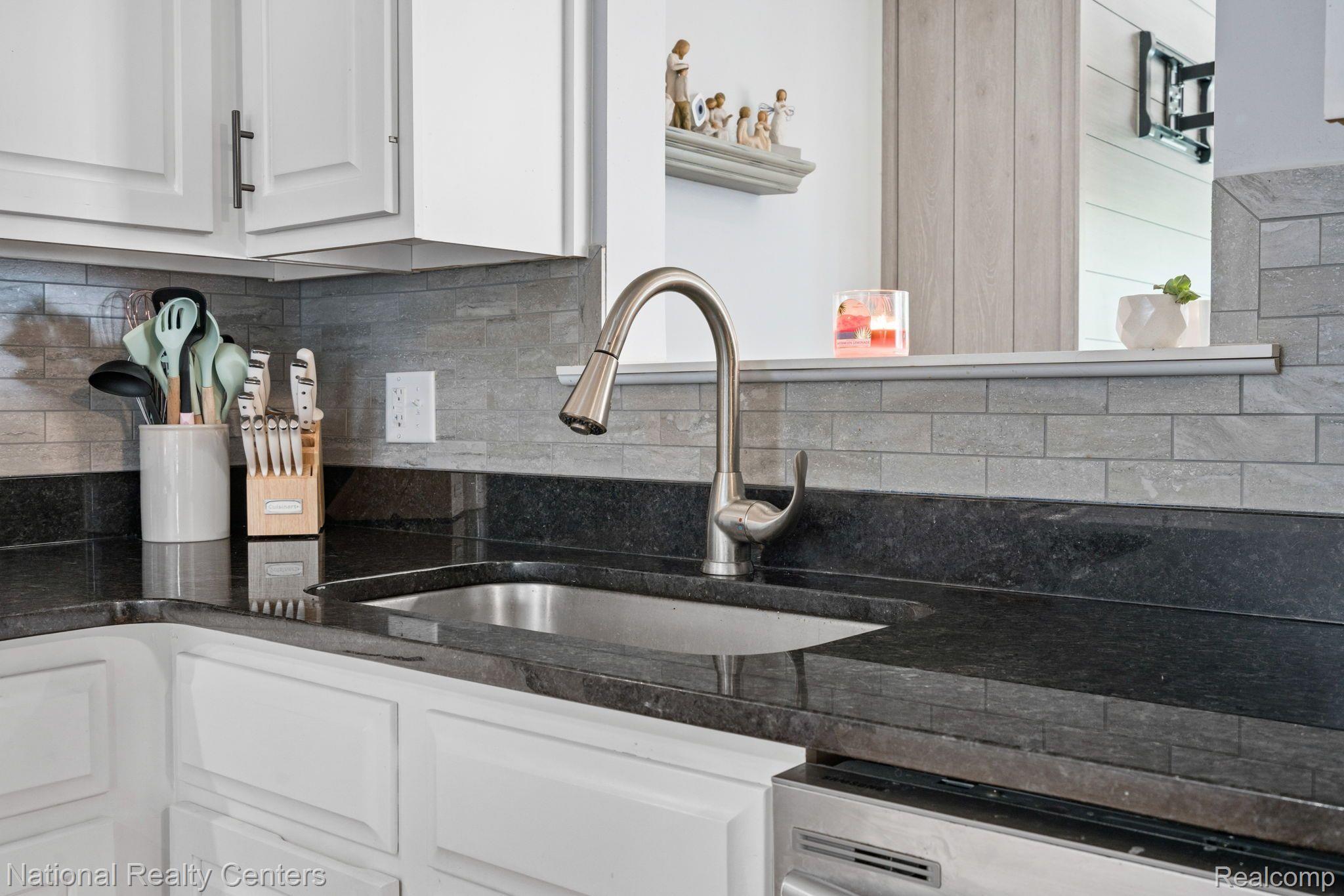 27365 Bell Road New Boston, MI 48164 - Photo 15 of 52 Gallery Image 15