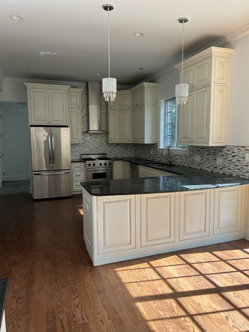 73 Locust Road Winnetka, IL 60093 - Photo 3 of 25