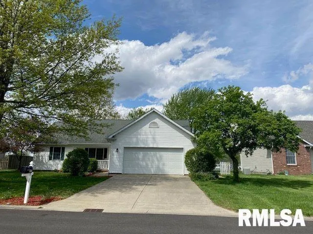 $274,900 | 215 Brookside Glen Drive, Sherman, IL 62684