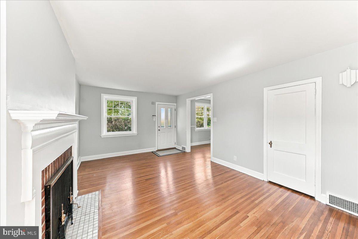 305 Steel Road Havertown, PA 19083 - Photo 8 of 34 Gallery Image 8