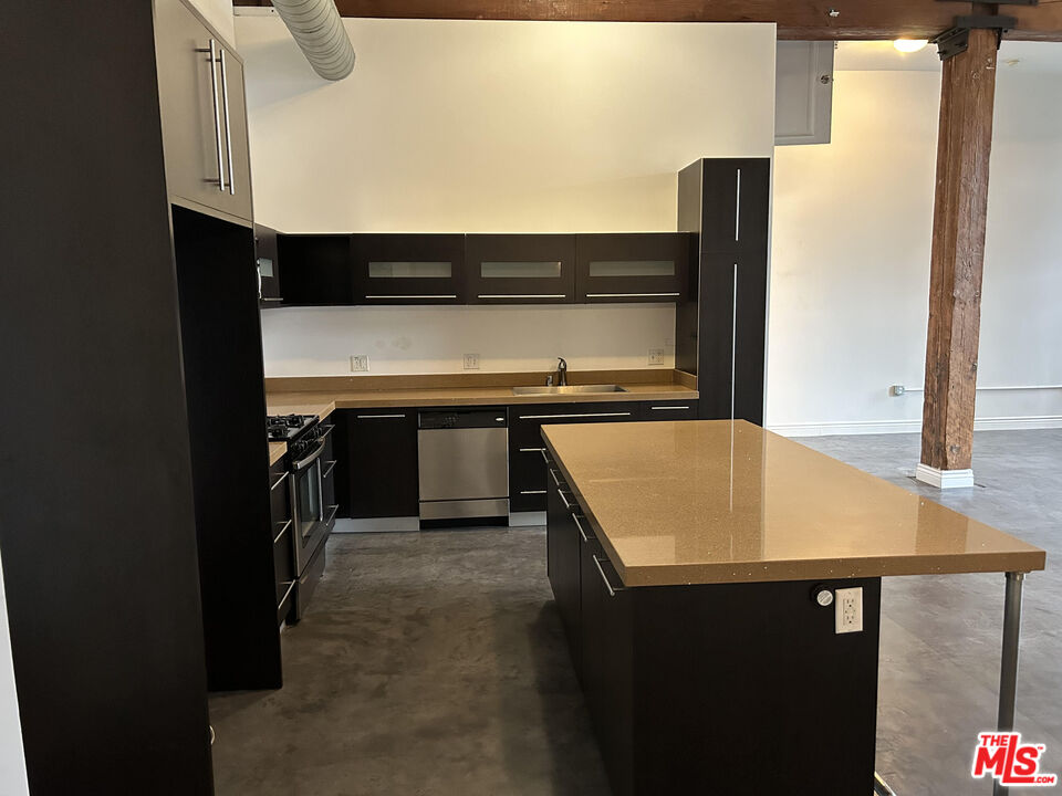 652 Mateo Street, Unit 101 Los Angeles, CA 90021 - Photo 3 of 8 a room with storage and utility