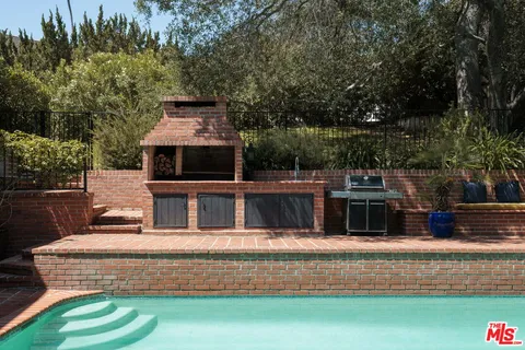 $2,595,000 | 1602 Golf Club Drive, Glendale, CA 91206