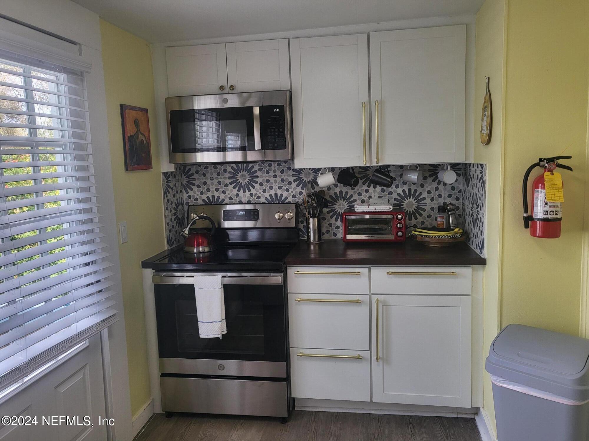 16 Rohde Avenue St. Augustine, FL 32084 - Photo 24 of 114 a kitchen with a stove and a microwave