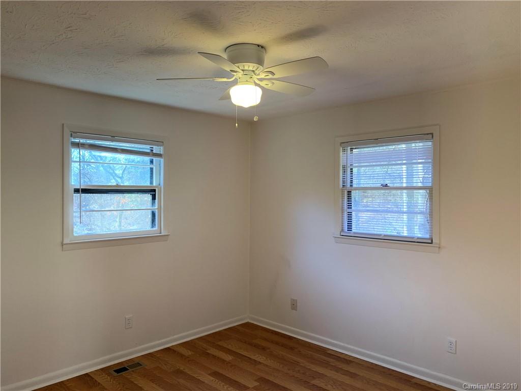 15 Barclay Road Candler, NC 28715 - Photo 4 of 11 Gallery Image 4