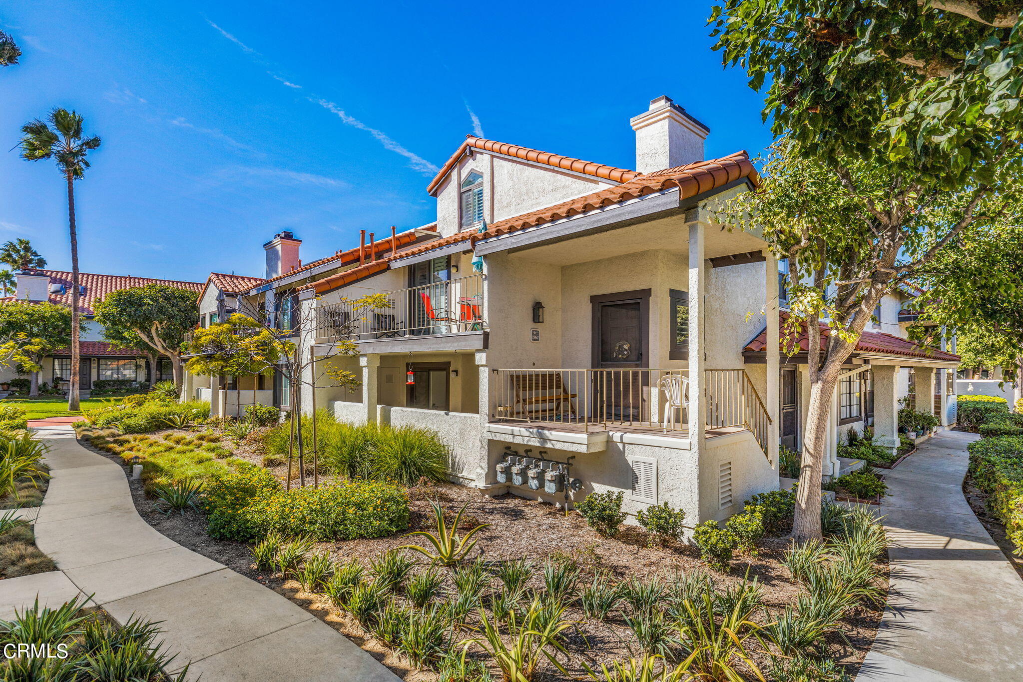 1965 Majorca Drive, Unit 237 Oxnard, CA 93035 - Photo 4 of 50 a front view of a house with garden
