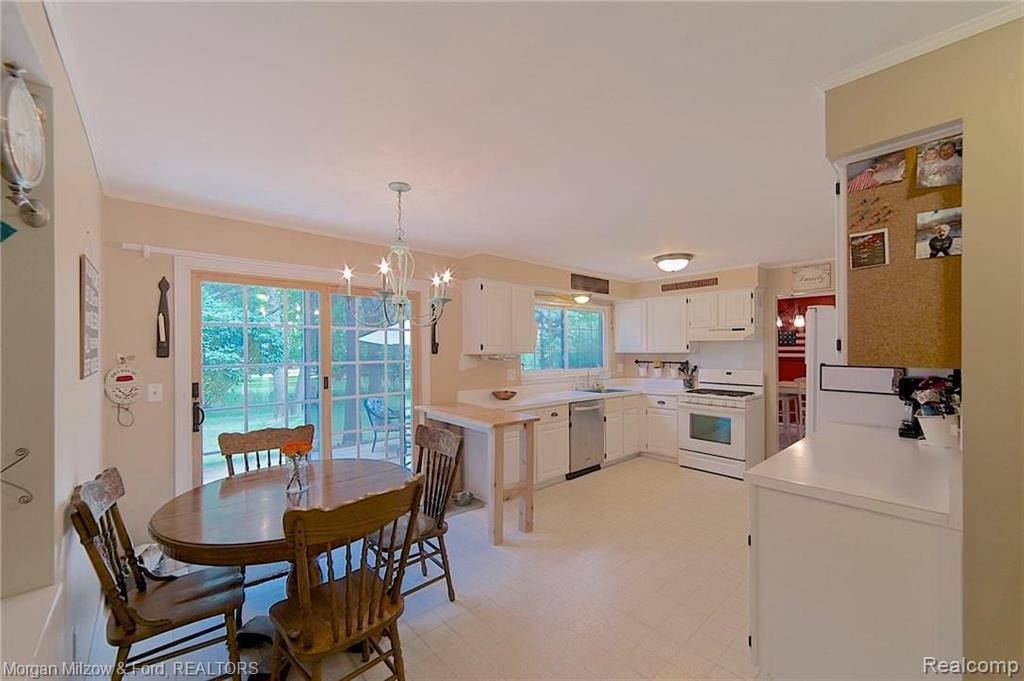 1070 East Fairview Court Rochester Hills, MI 48306 - Photo 14 of 35