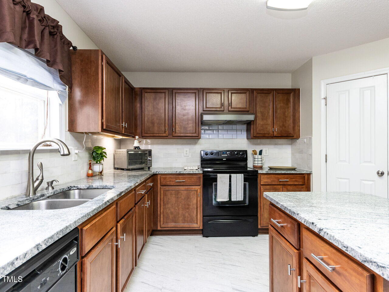 141 Oakton Ridge Place Garner, NC 27529 - Photo 16 of 35 017-1280x960-kitchen